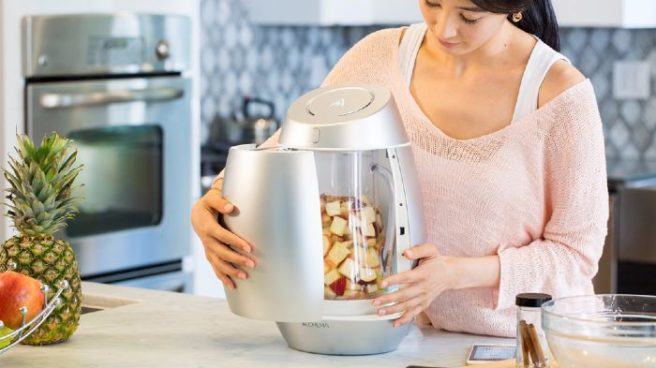 This handy device will turn fruit into BOOZE with just one button