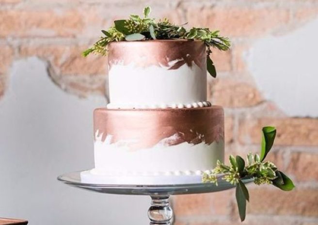 So pretty! 10 rose gold wedding cakes we absolutely ADORE