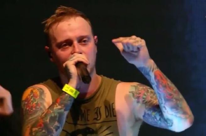 Singer praised for halting gig to blast groper