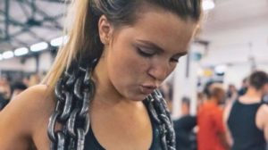 The difference 30 seconds makes: Fitness blogger on posture poses