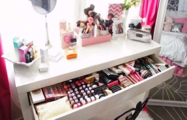 Project Panning: Online community battling against makeup addiction