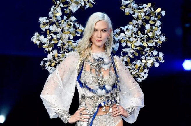 Victoria's Secret model falls on runway in front of millions Victoria's Secret model falls on runway in front of millions